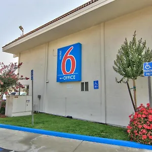 2* Hotel 6-sacramento, Ca - Old North